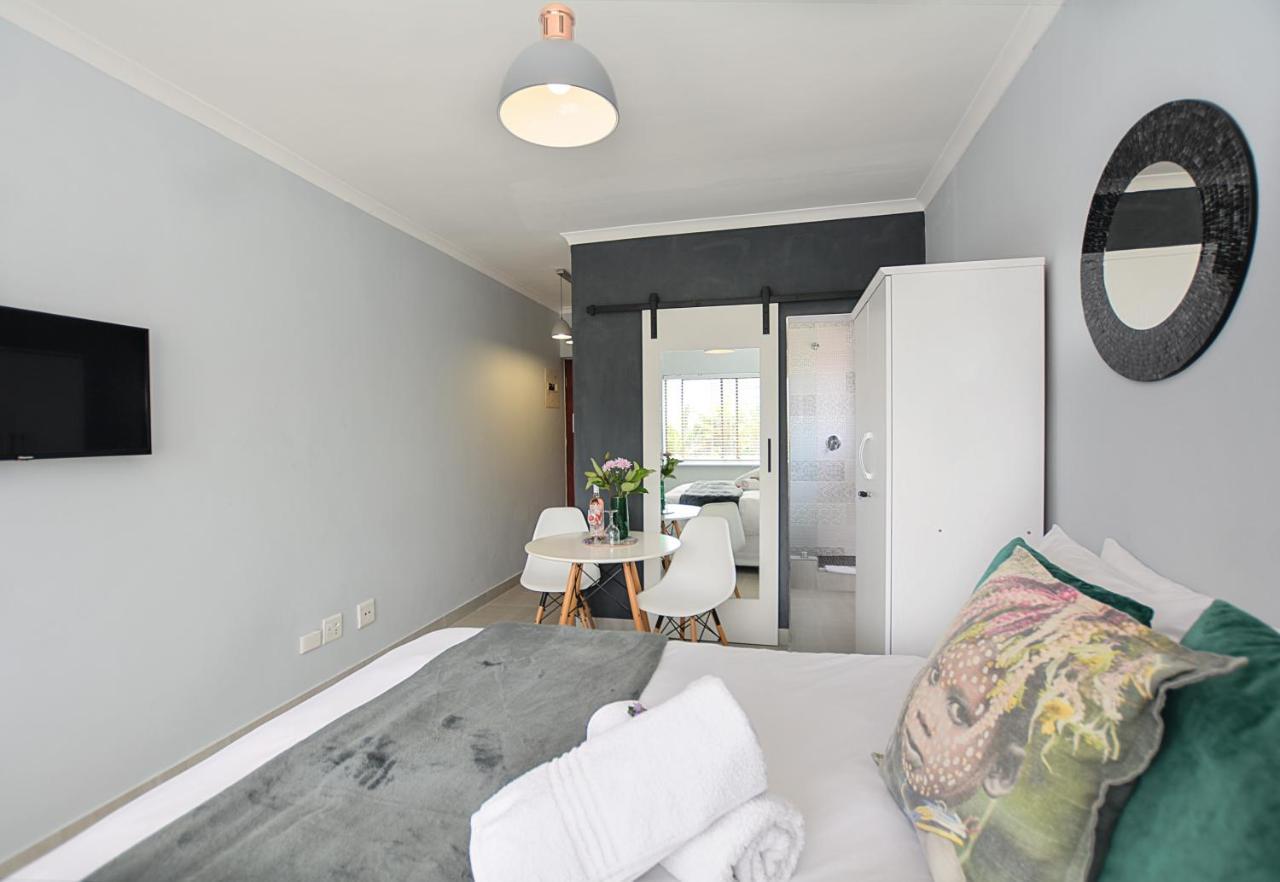 Sea Breeze Apartments بلوبيرجستراند المظهر الخارجي الصورة