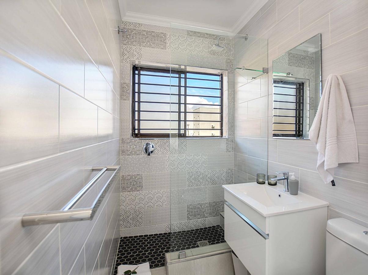 Sea Breeze Apartments بلوبيرجستراند المظهر الخارجي الصورة
