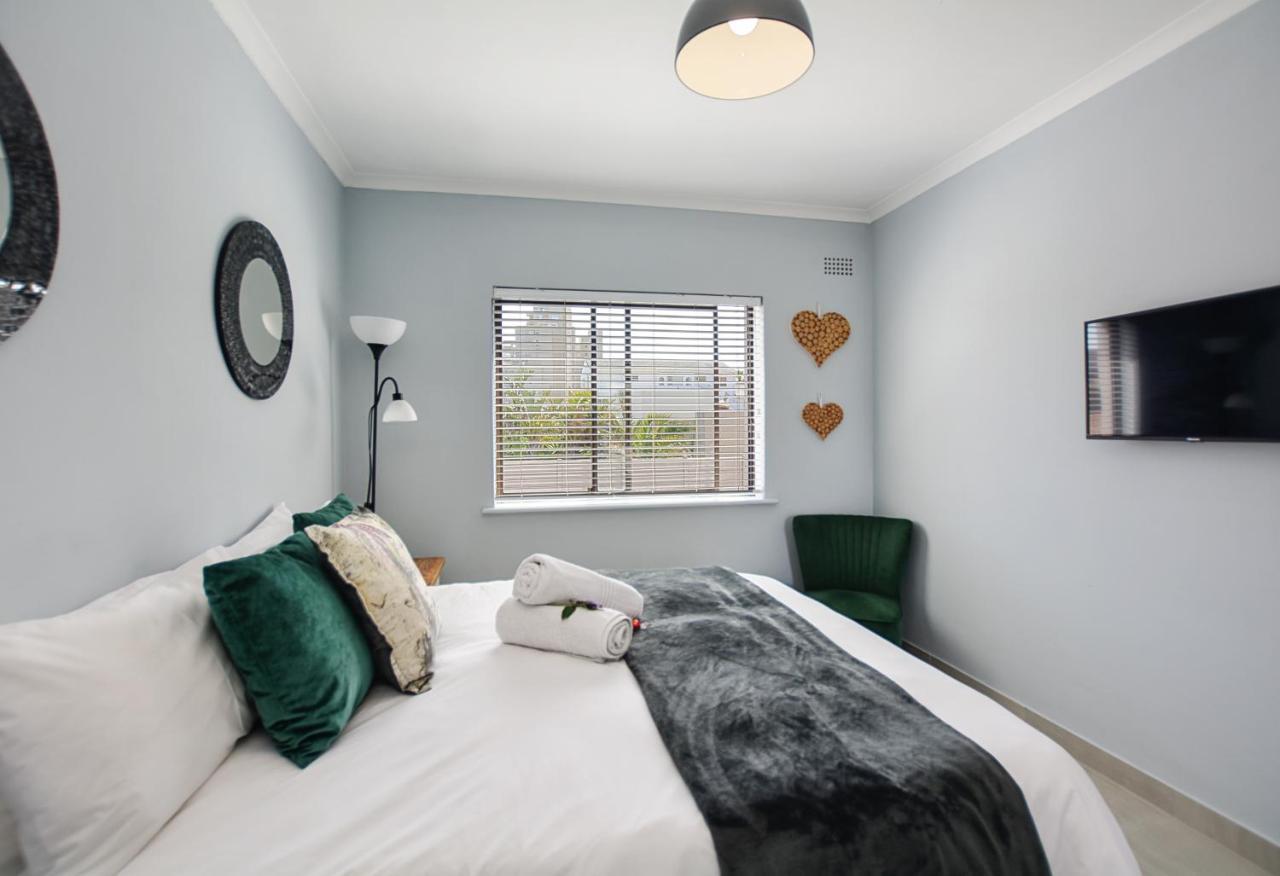 Sea Breeze Apartments بلوبيرجستراند المظهر الخارجي الصورة