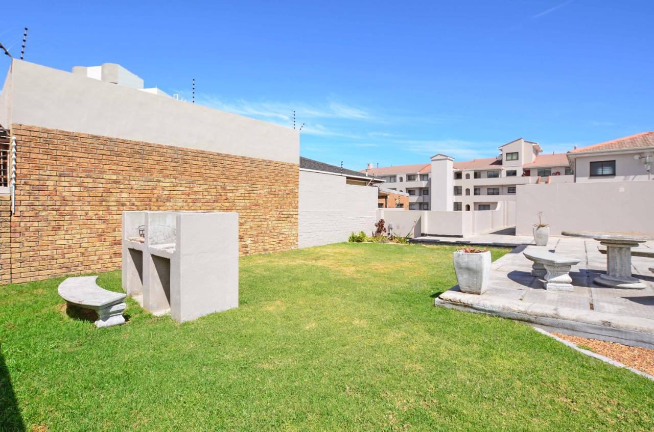 Sea Breeze Apartments بلوبيرجستراند المظهر الخارجي الصورة